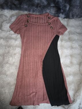 Ribbed Two-Tone Short Sleeve Dress with Button Detail - Rose/Black